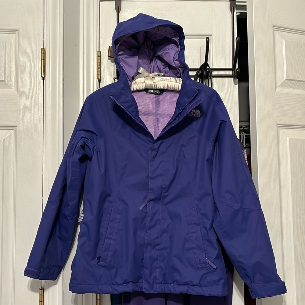 North Face Purple Size 14-16 young adult Rain Jacket with Hood and Pockets